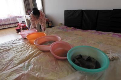 宁蒗楼上漏水，住户失联，小区没物管，业主维权难！律师来支招……